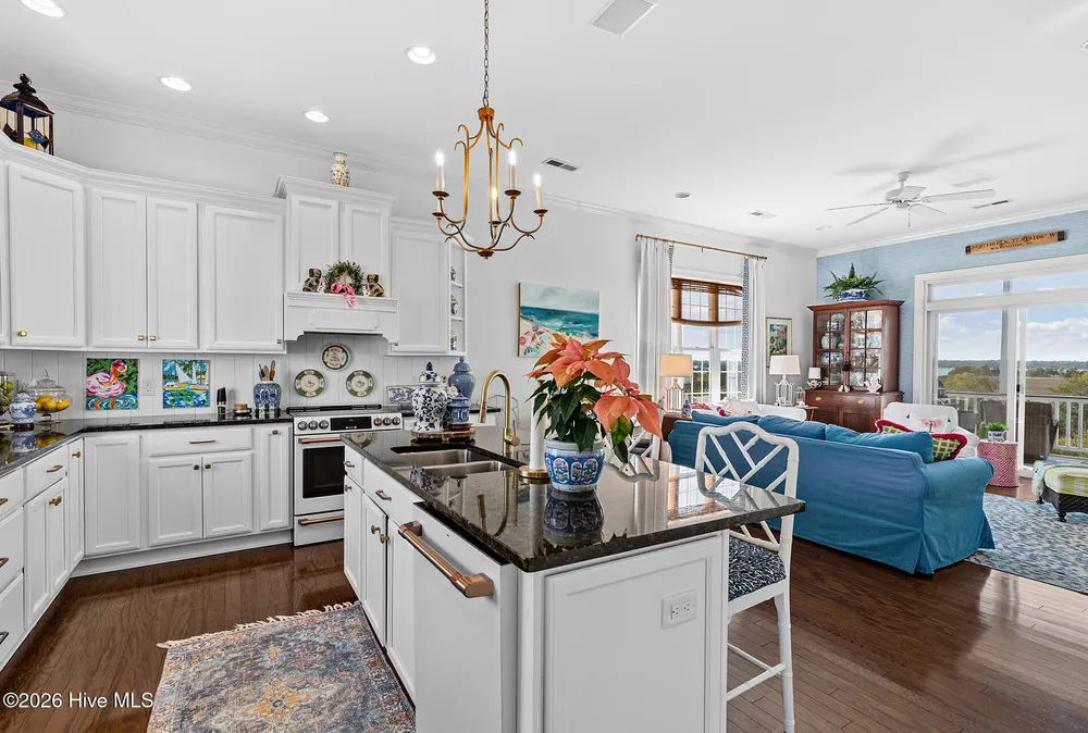 8308 Lakeview Dr, Wilmington, NC 28412