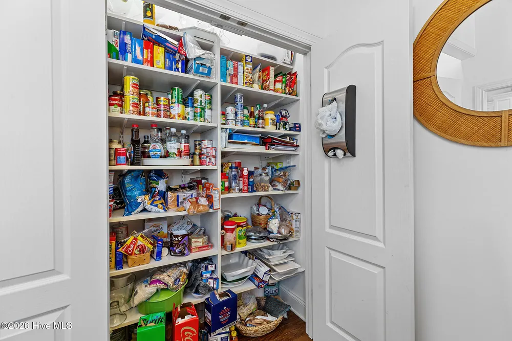 8308 Lakeview Dr, Wilmington, NC 28412