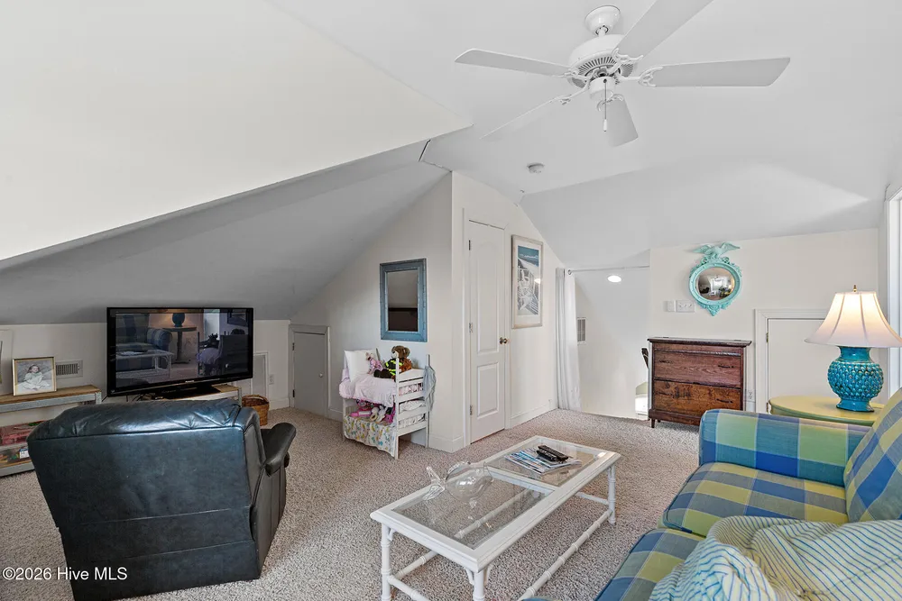 8308 Lakeview Dr, Wilmington, NC 28412