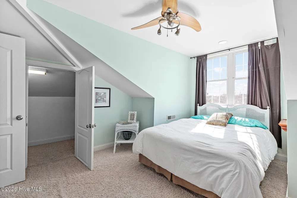 8308 Lakeview Dr, Wilmington, NC 28412