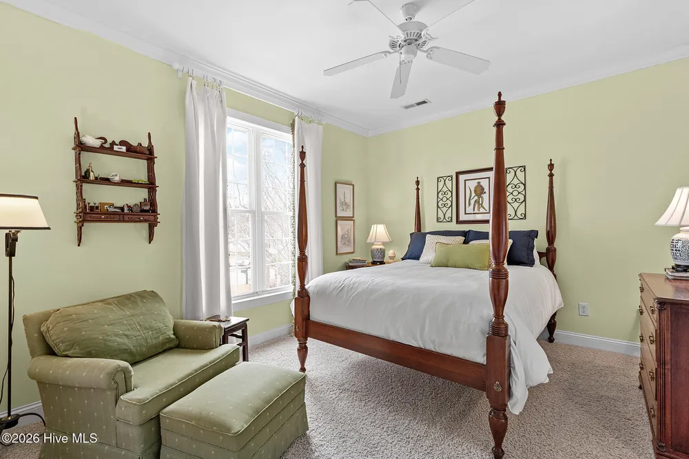 8308 Lakeview Dr, Wilmington, NC 28412