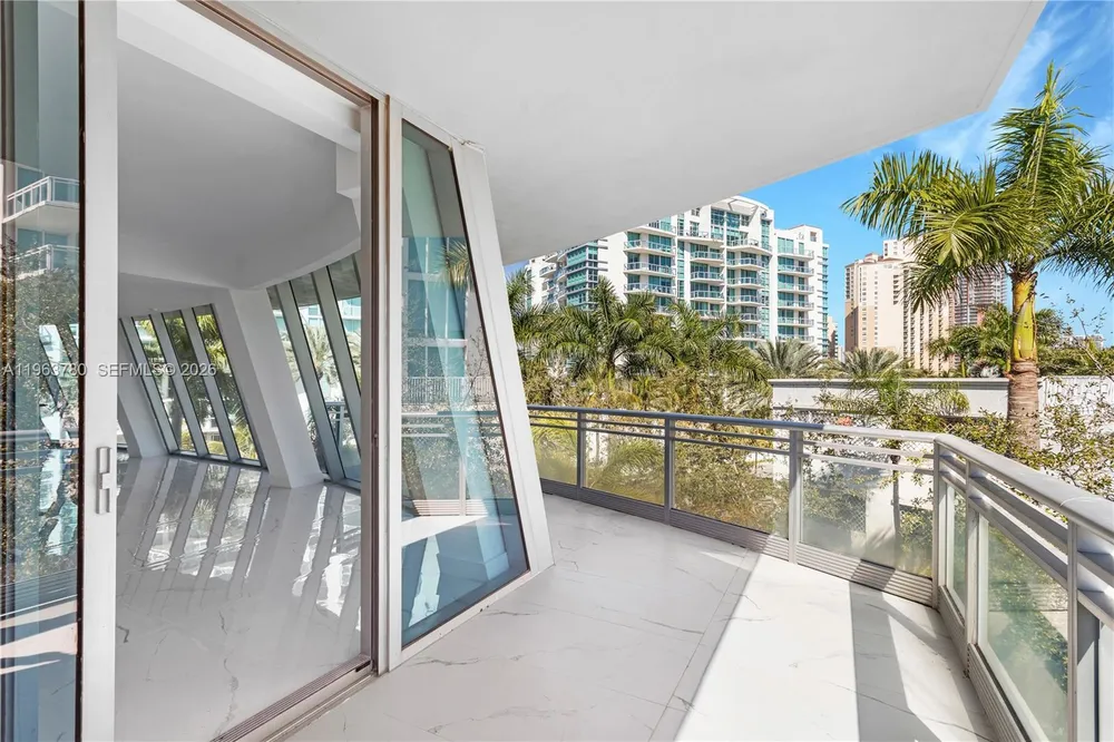 2950 NE 188th St, Aventura, FL 33180