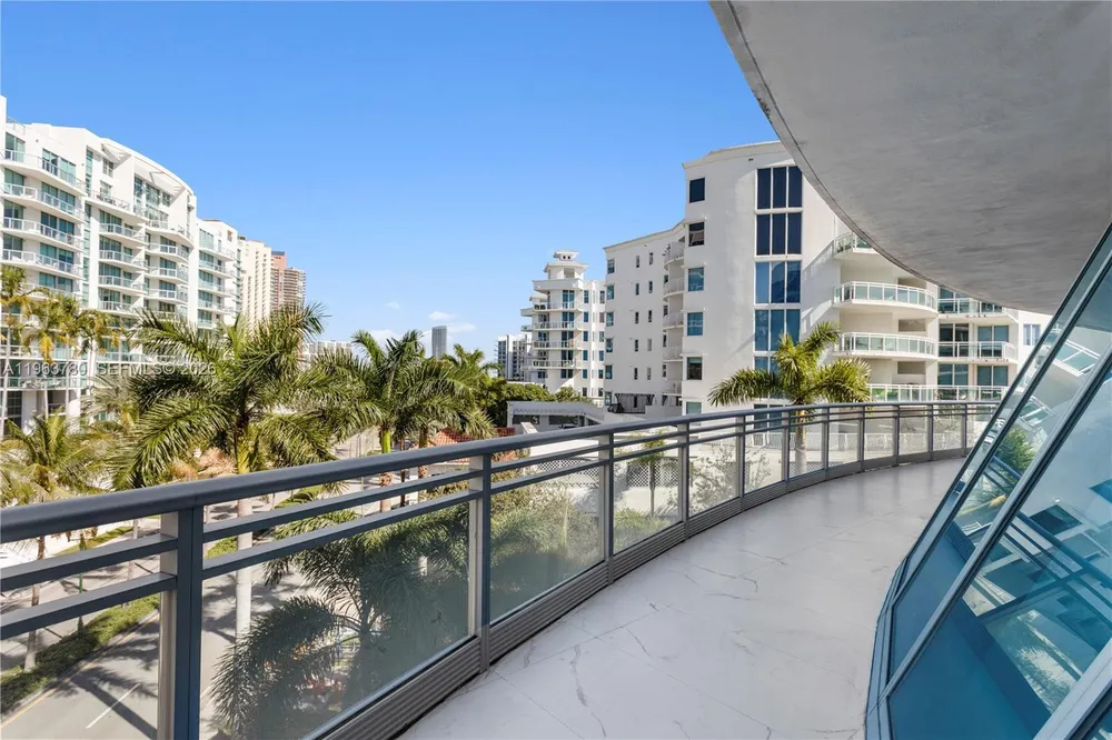 2950 NE 188th St, Aventura, FL 33180