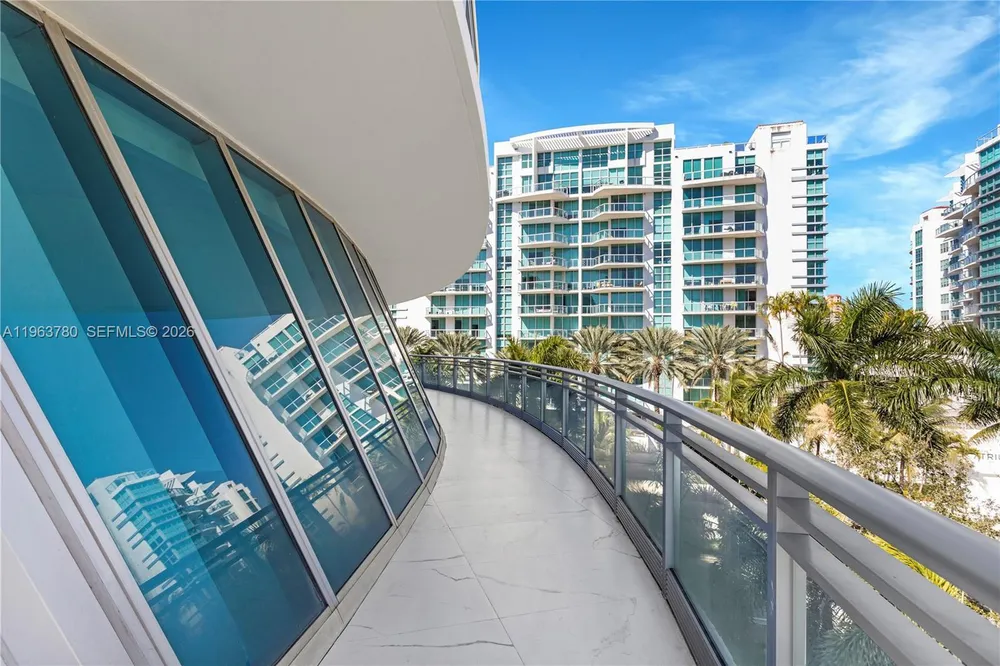 2950 NE 188th St, Aventura, FL 33180