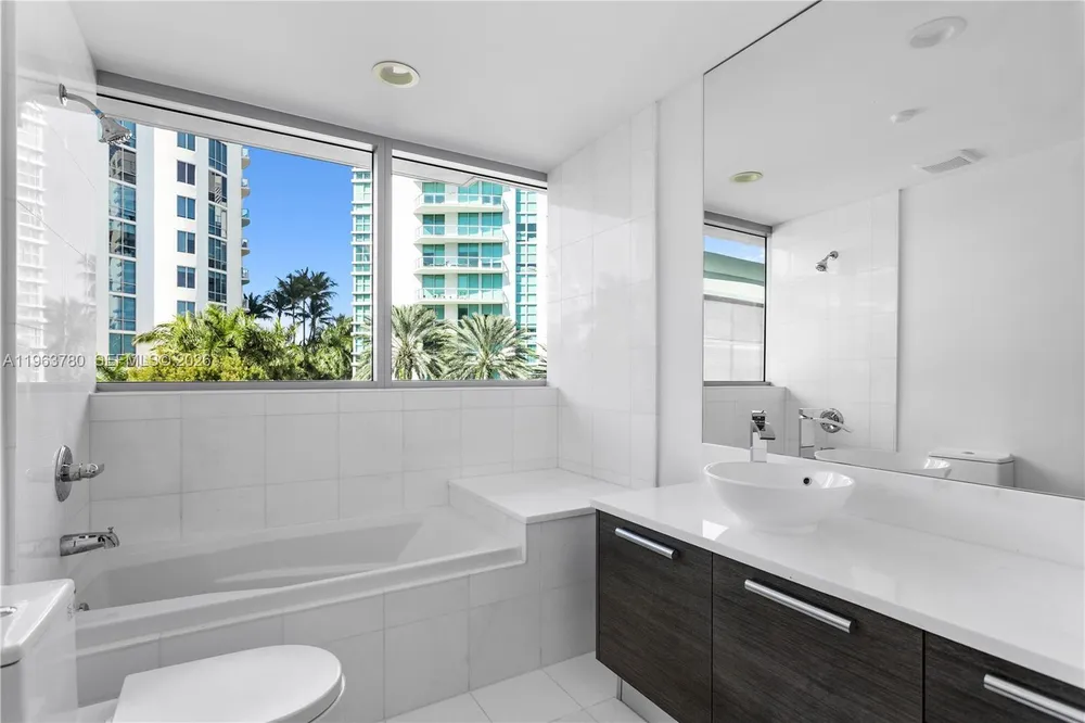 2950 NE 188th St, Aventura, FL 33180