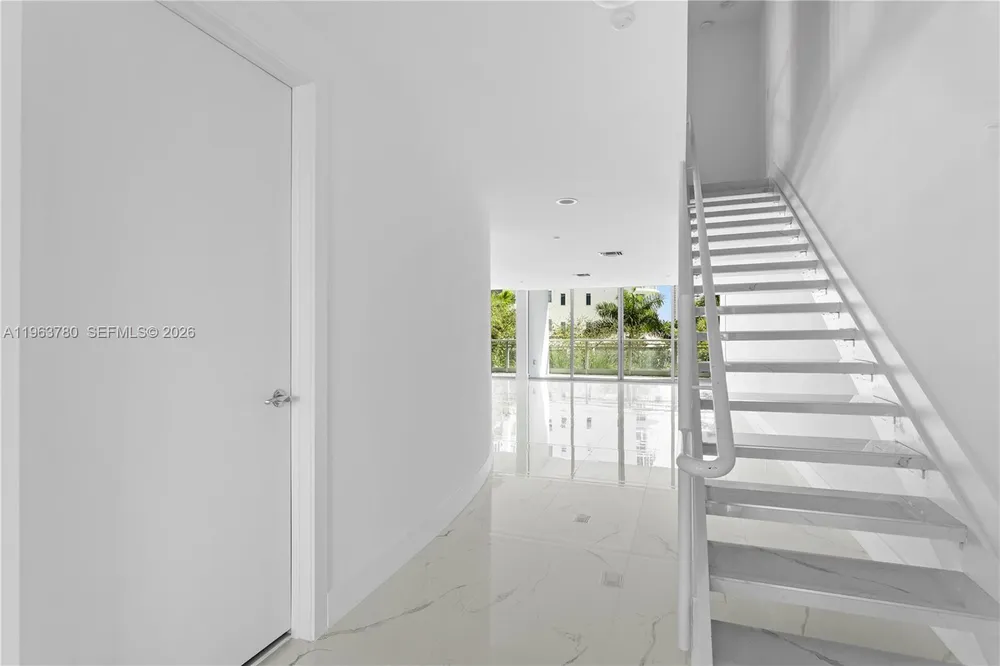 2950 NE 188th St, Aventura, FL 33180