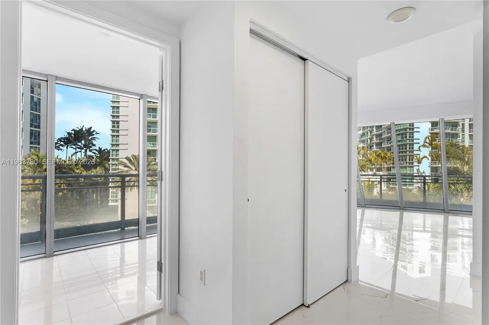 2950 NE 188th St, Aventura, FL 33180