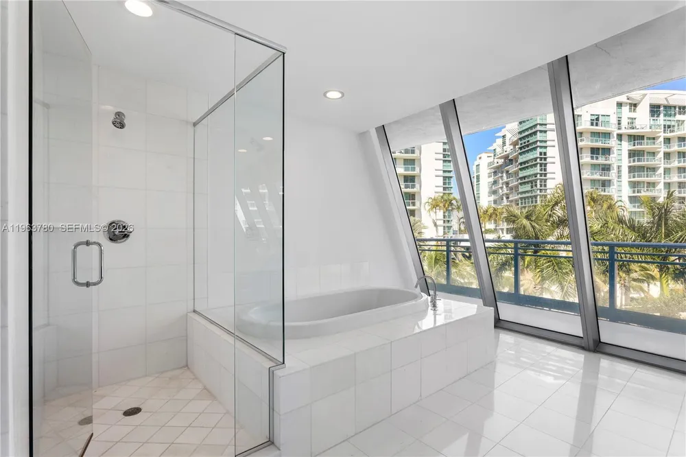2950 NE 188th St, Aventura, FL 33180