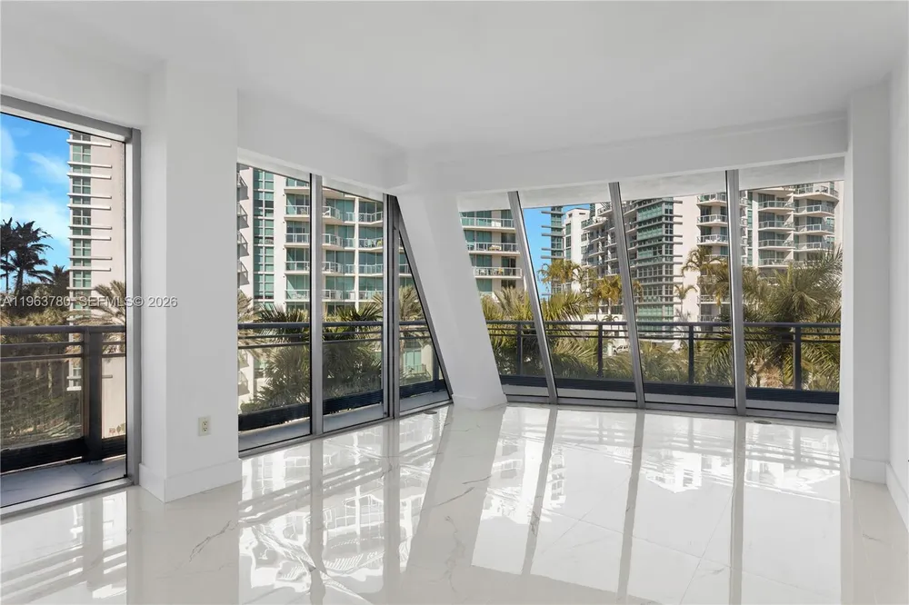 2950 NE 188th St, Aventura, FL 33180