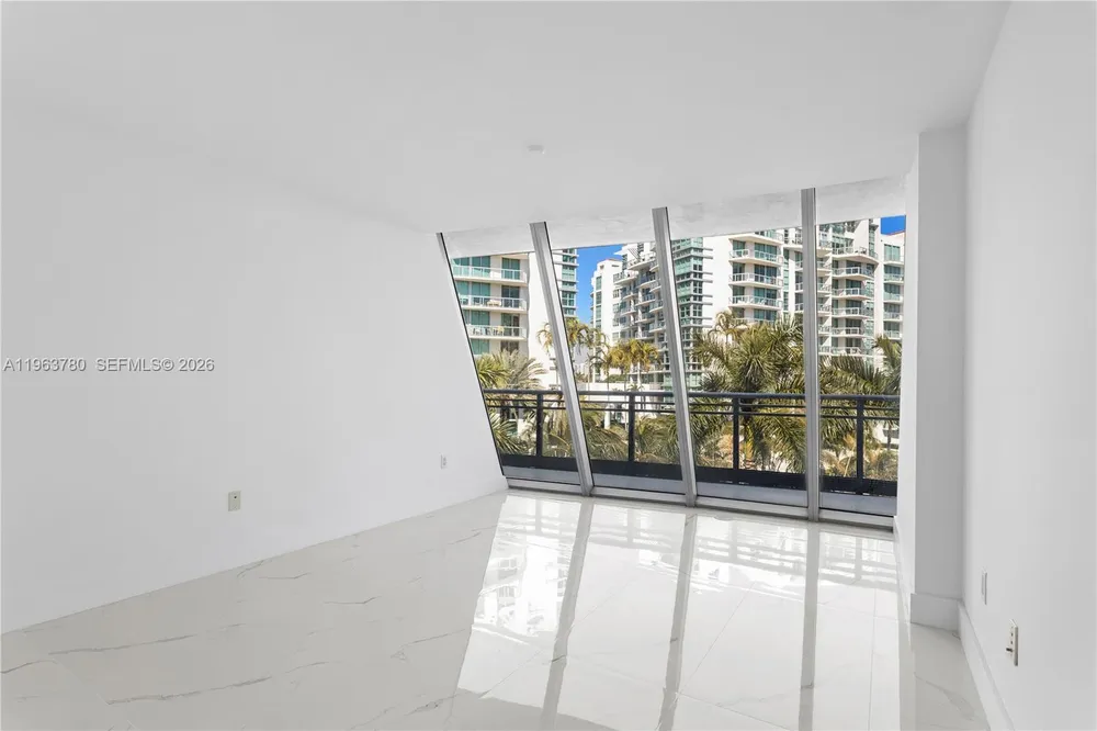 2950 NE 188th St, Aventura, FL 33180