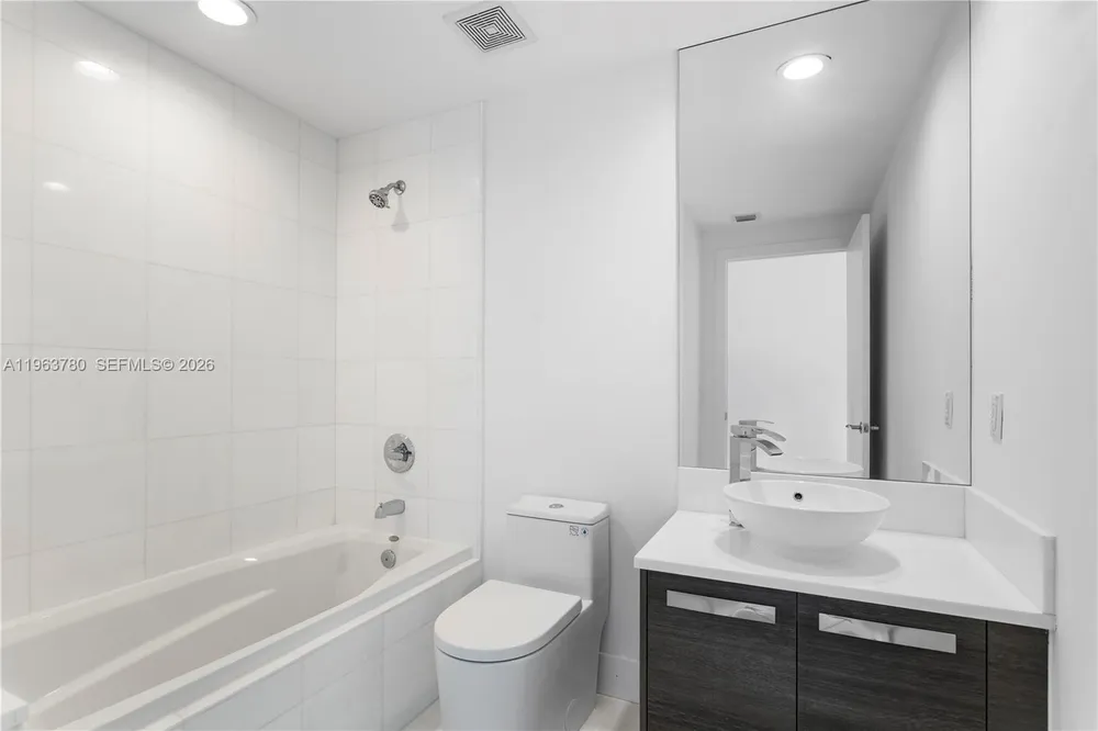 2950 NE 188th St, Aventura, FL 33180