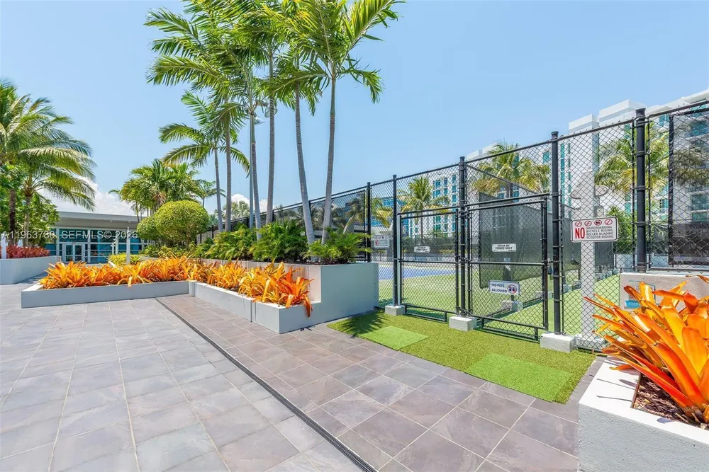 2950 NE 188th St, Aventura, FL 33180