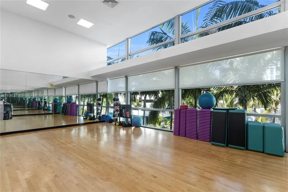 2950 NE 188th St, Aventura, FL 33180