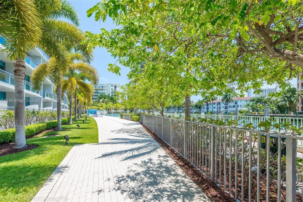 2950 NE 188th St, Aventura, FL 33180