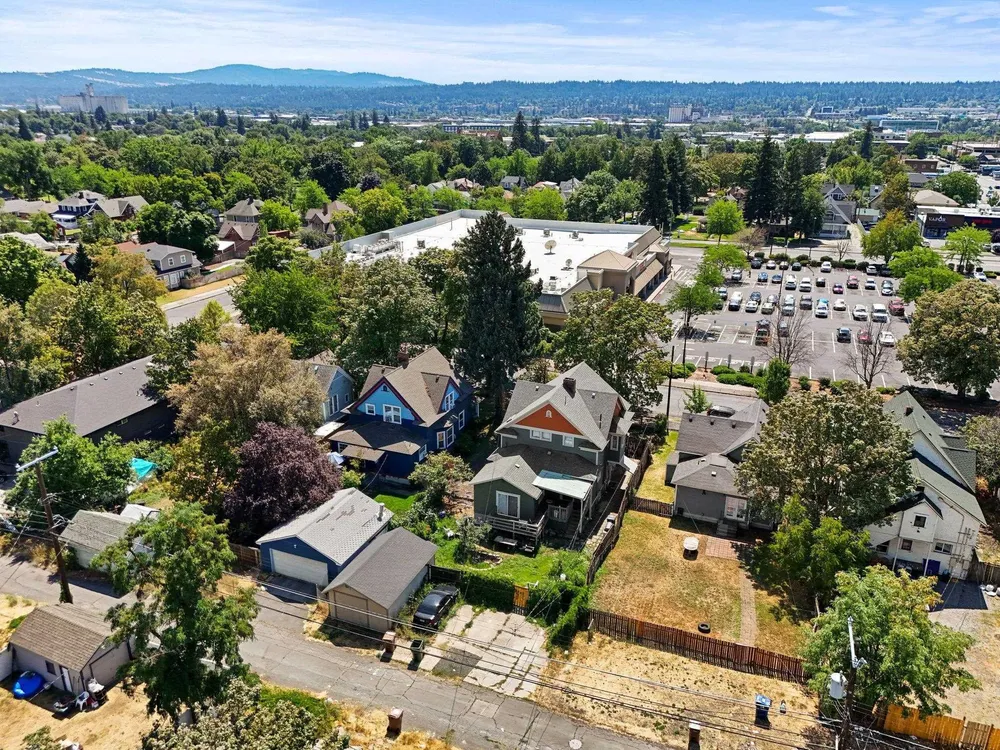927 E Augusta Ave, Spokane, WA 99207