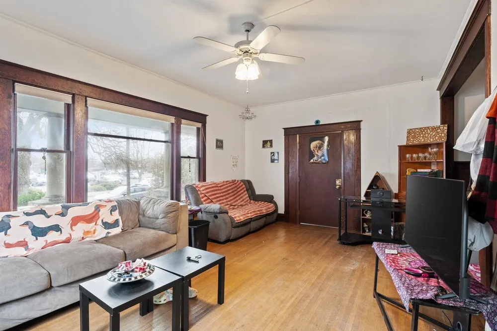 927 E Augusta Ave, Spokane, WA 99207