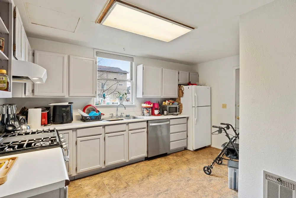 927 E Augusta Ave, Spokane, WA 99207