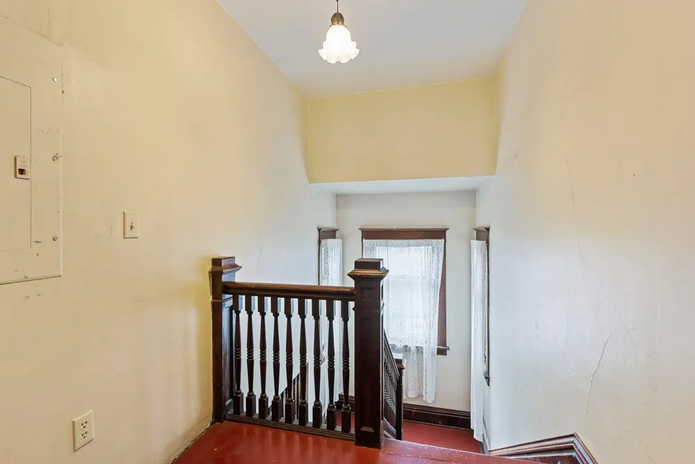 927 E Augusta Ave, Spokane, WA 99207