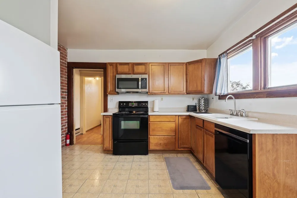 927 E Augusta Ave, Spokane, WA 99207