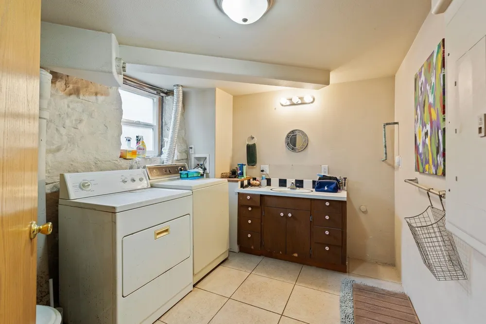 927 E Augusta Ave, Spokane, WA 99207