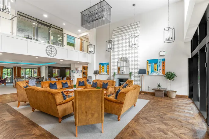 Property carousel image 9