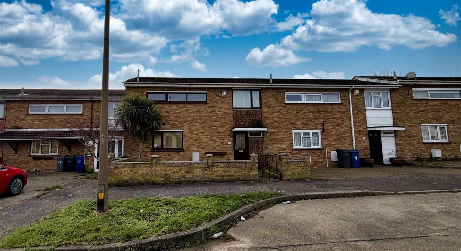 Armstrong Close, Stanford-le-Hope, Essex, SS17