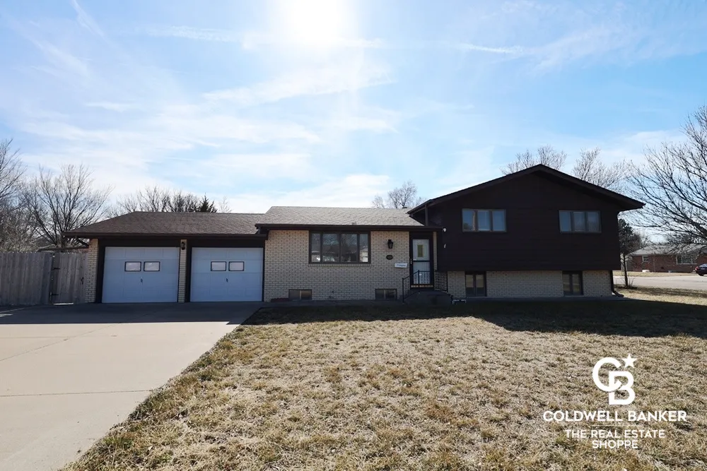 2302 E Fair St, Garden City, KS 67846