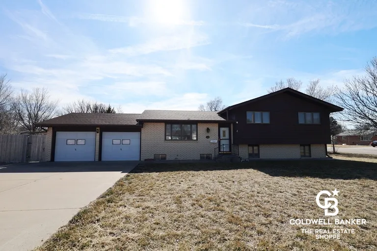 2302 E Fair St, Garden City, KS 67846