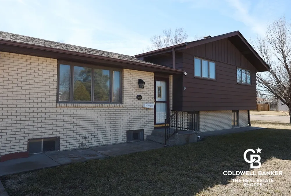 2302 E Fair St, Garden City, KS 67846