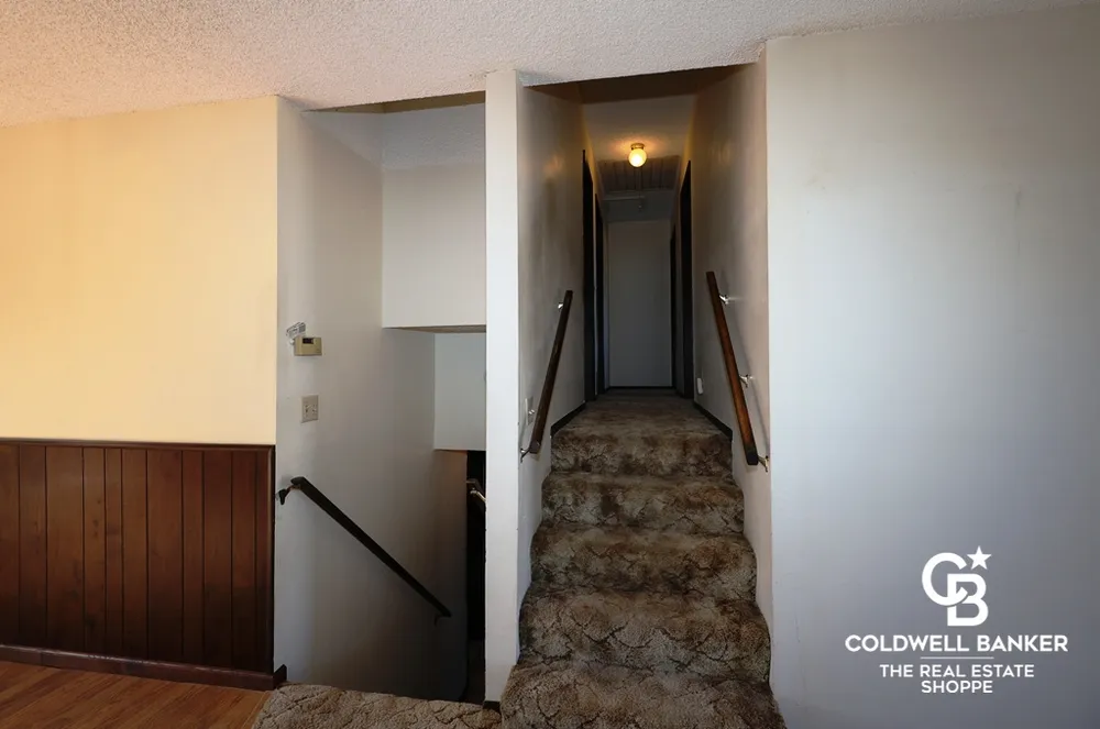 2302 E Fair St, Garden City, KS 67846