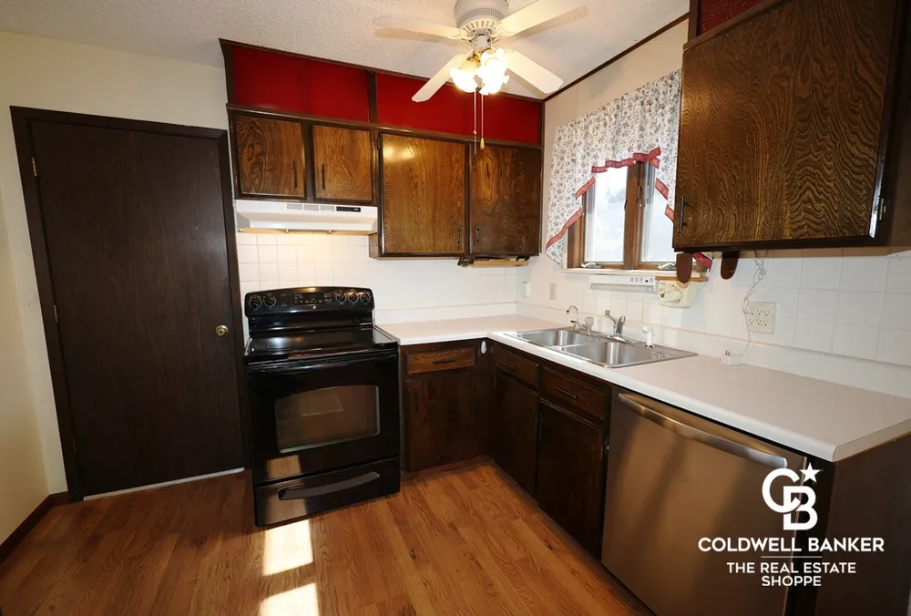 2302 E Fair St, Garden City, KS 67846