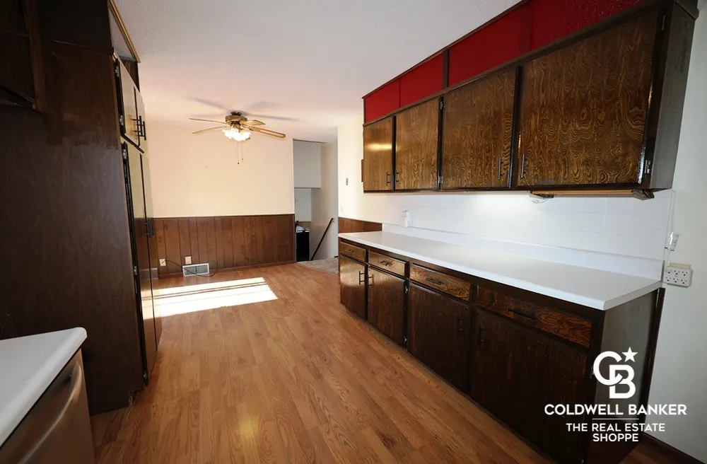 2302 E Fair St, Garden City, KS 67846