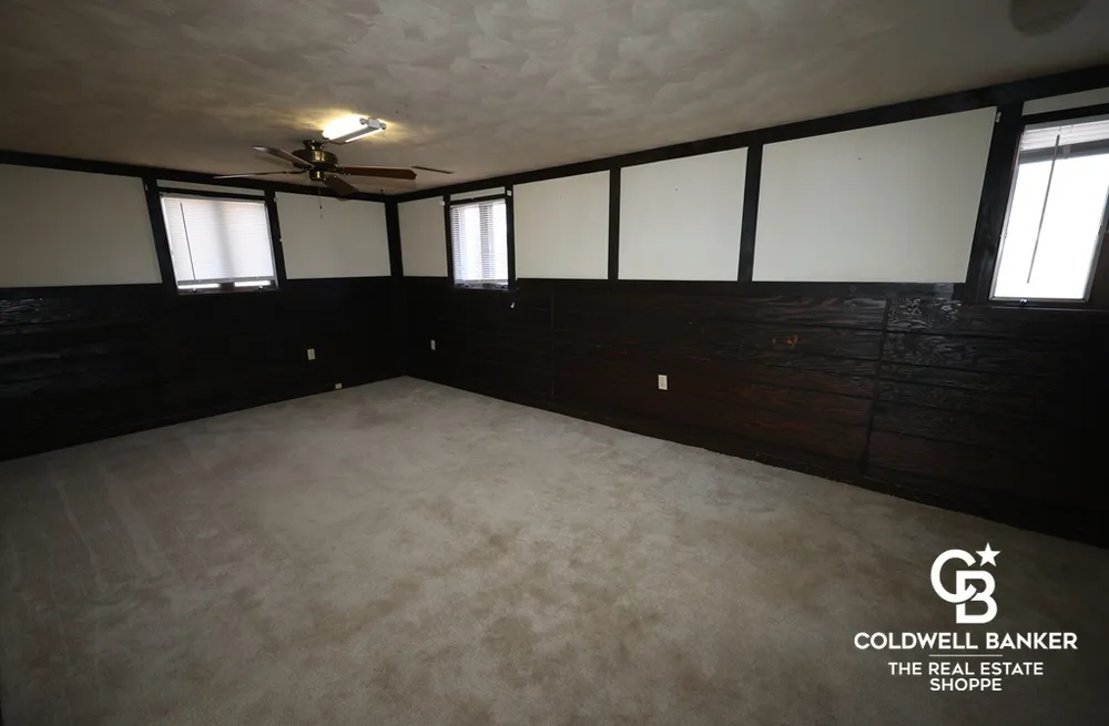 2302 E Fair St, Garden City, KS 67846