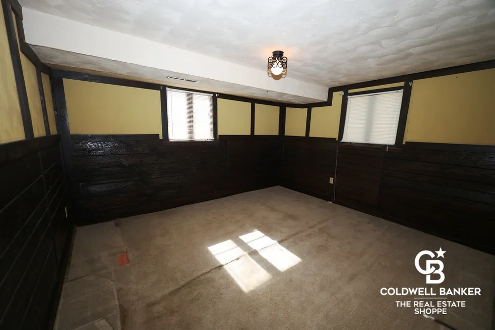 2302 E Fair St, Garden City, KS 67846