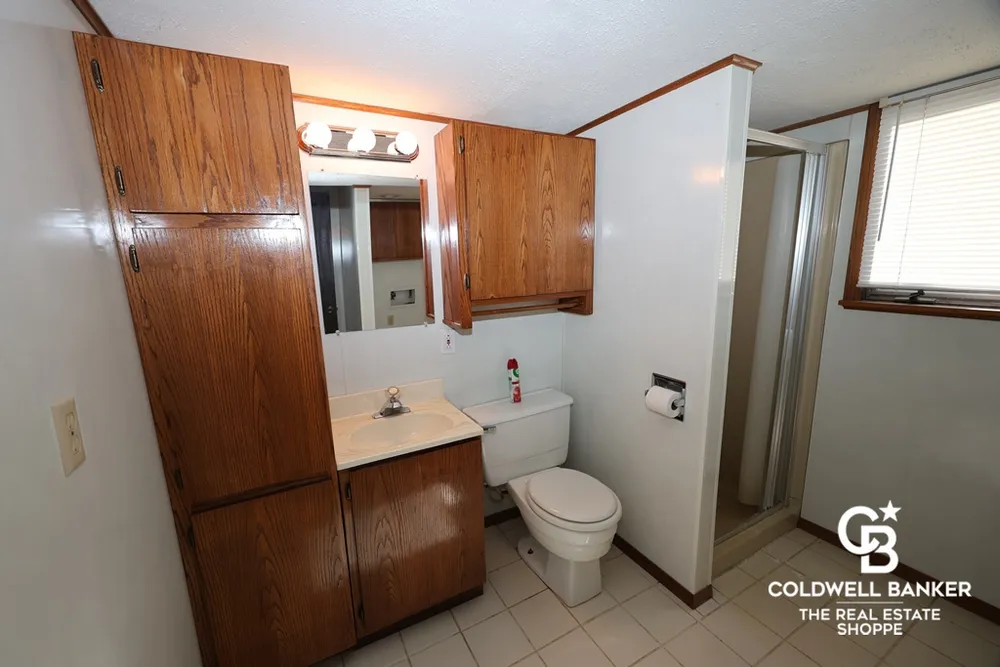 2302 E Fair St, Garden City, KS 67846
