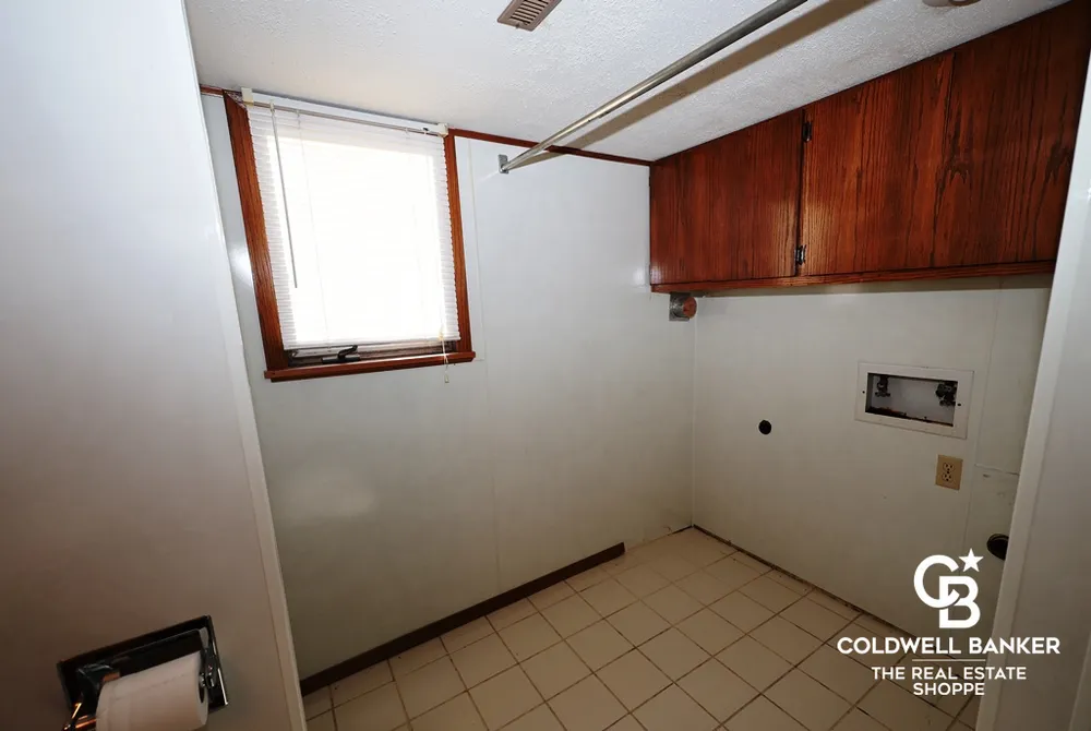 2302 E Fair St, Garden City, KS 67846
