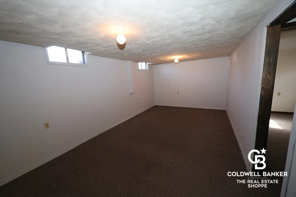 2302 E Fair St, Garden City, KS 67846
