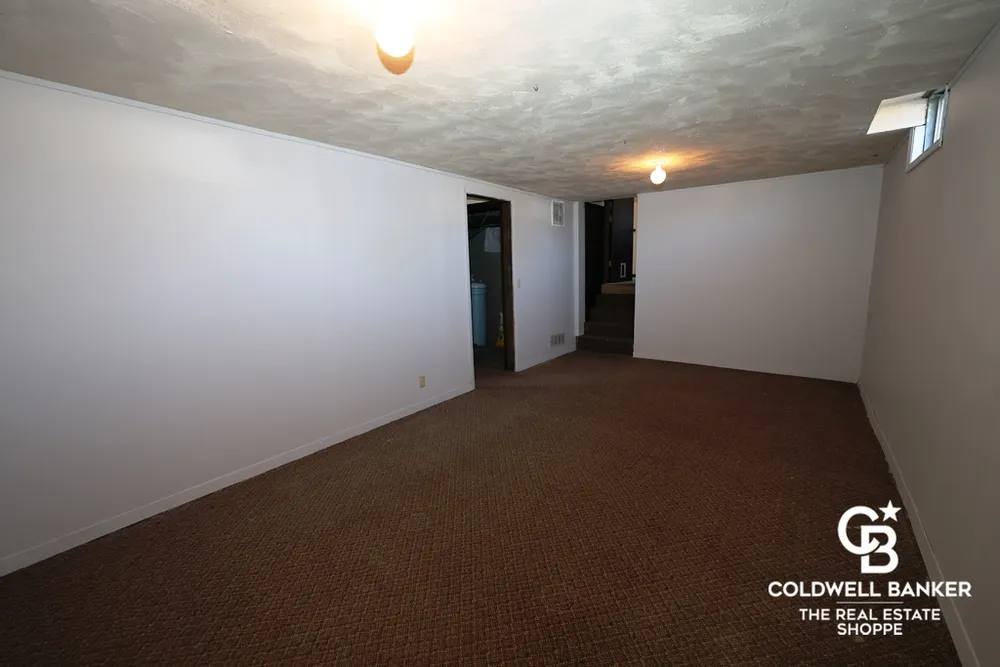 2302 E Fair St, Garden City, KS 67846