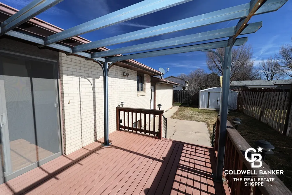 2302 E Fair St, Garden City, KS 67846