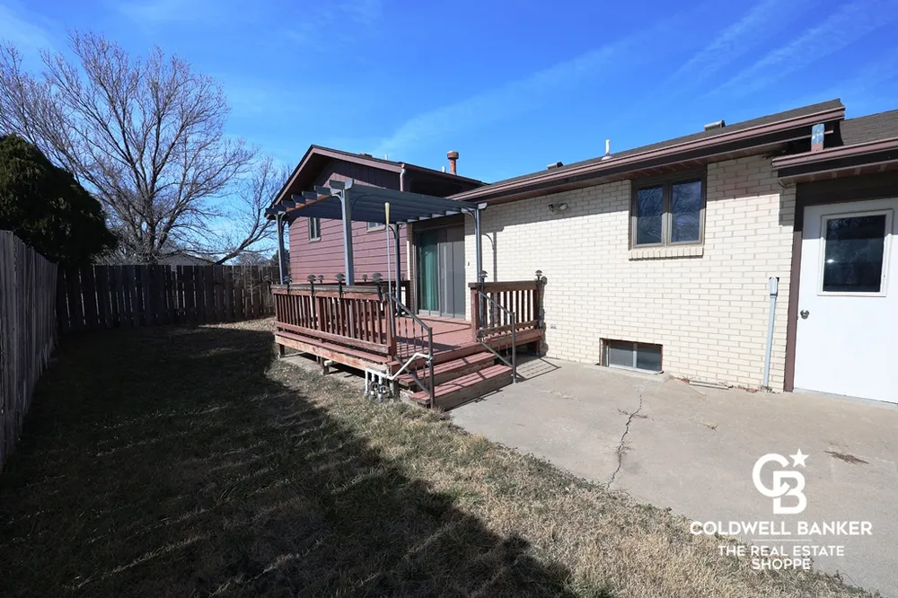 2302 E Fair St, Garden City, KS 67846