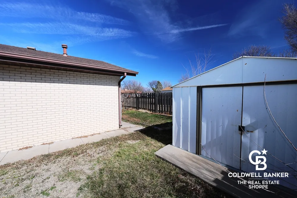 2302 E Fair St, Garden City, KS 67846