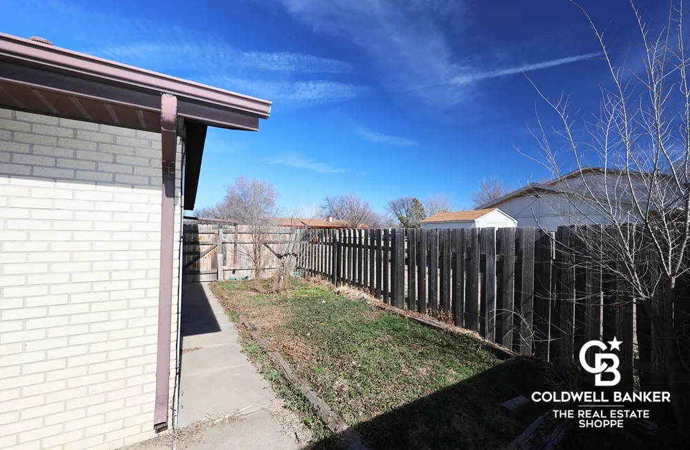 2302 E Fair St, Garden City, KS 67846
