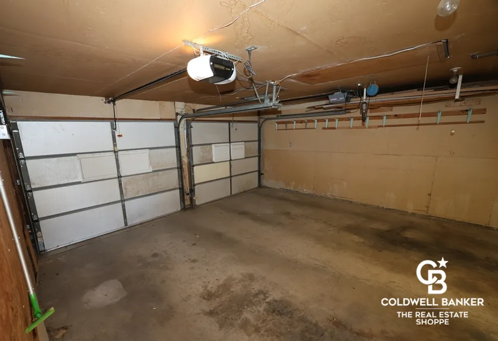 2302 E Fair St, Garden City, KS 67846