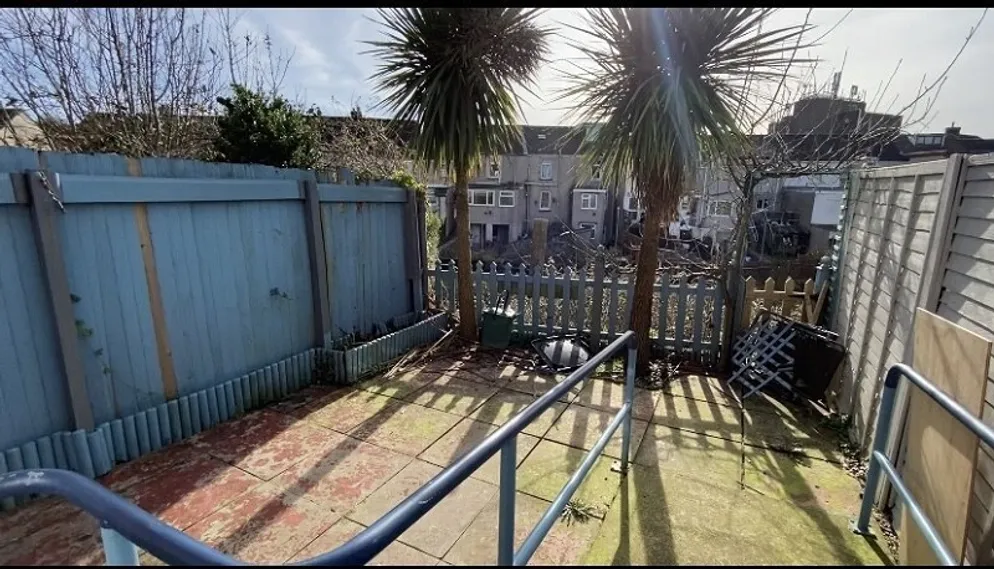Property carousel item 8