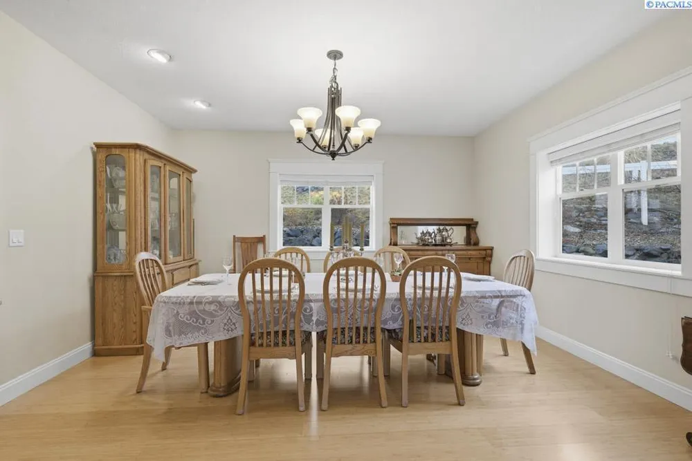 1027 SW Ryan Ct, Pullman, WA 99163