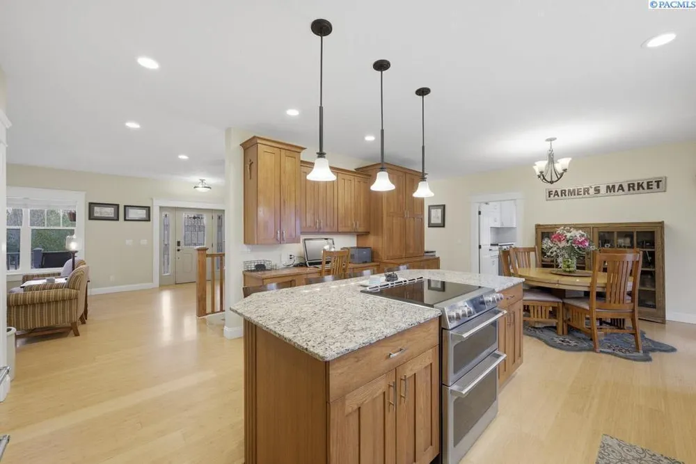 1027 SW Ryan Ct, Pullman, WA 99163