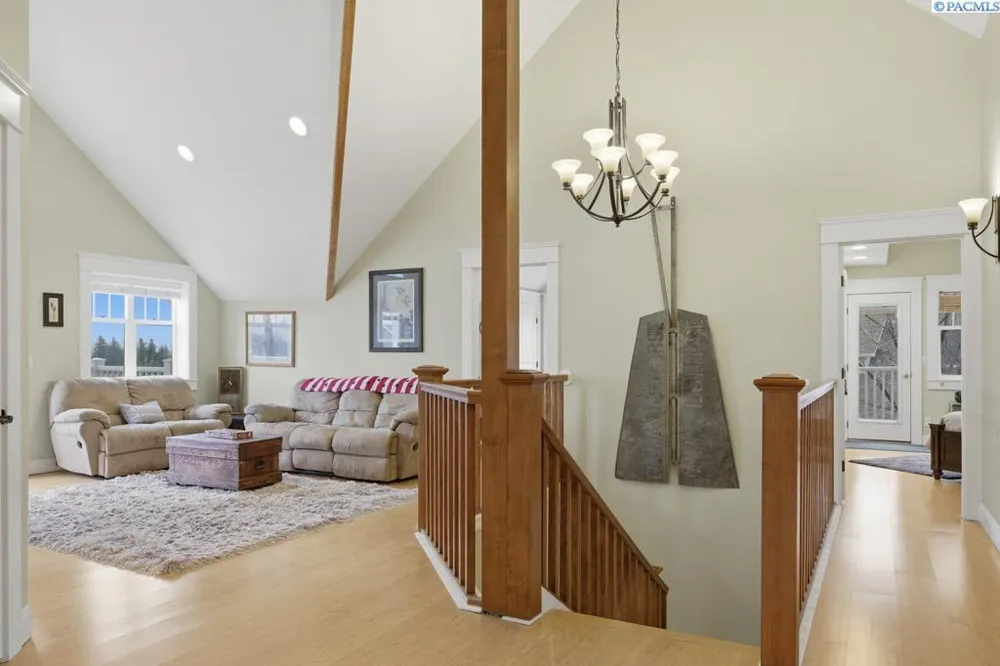 1027 SW Ryan Ct, Pullman, WA 99163