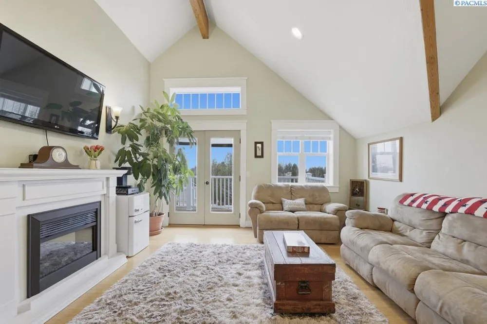 1027 SW Ryan Ct, Pullman, WA 99163