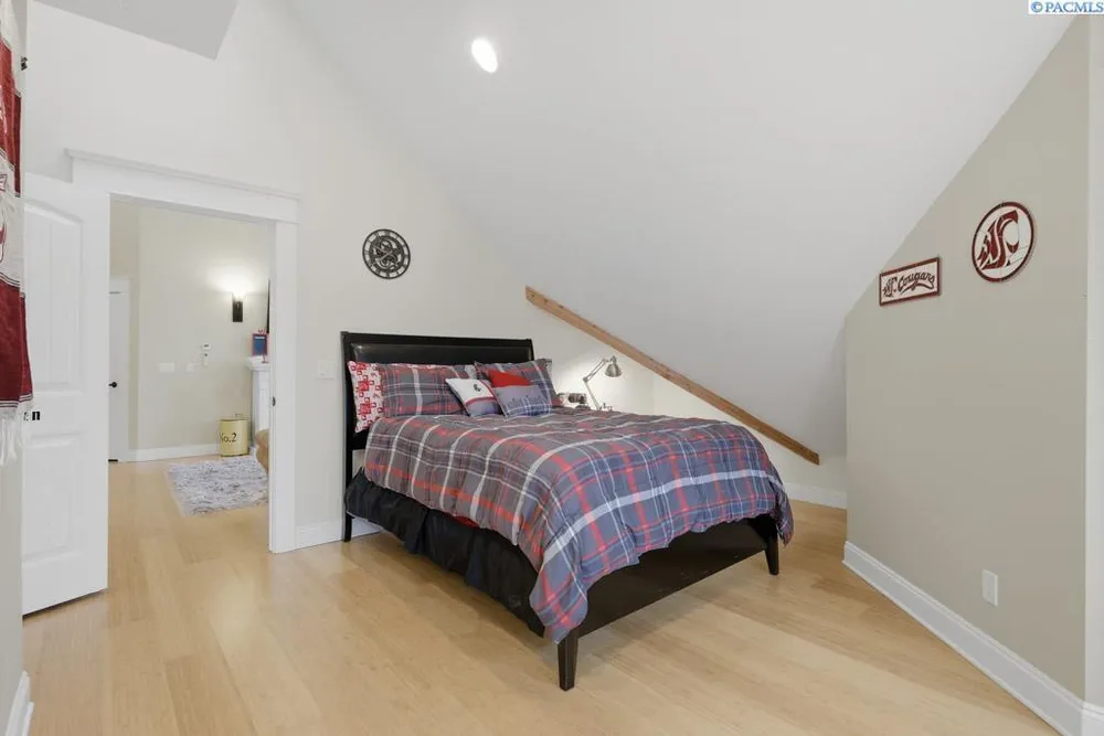 1027 SW Ryan Ct, Pullman, WA 99163