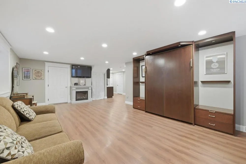 1027 SW Ryan Ct, Pullman, WA 99163